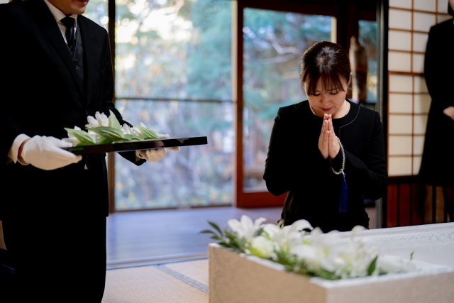 深夜に家族が亡くなったときの対応手順｜やすらぎの杜